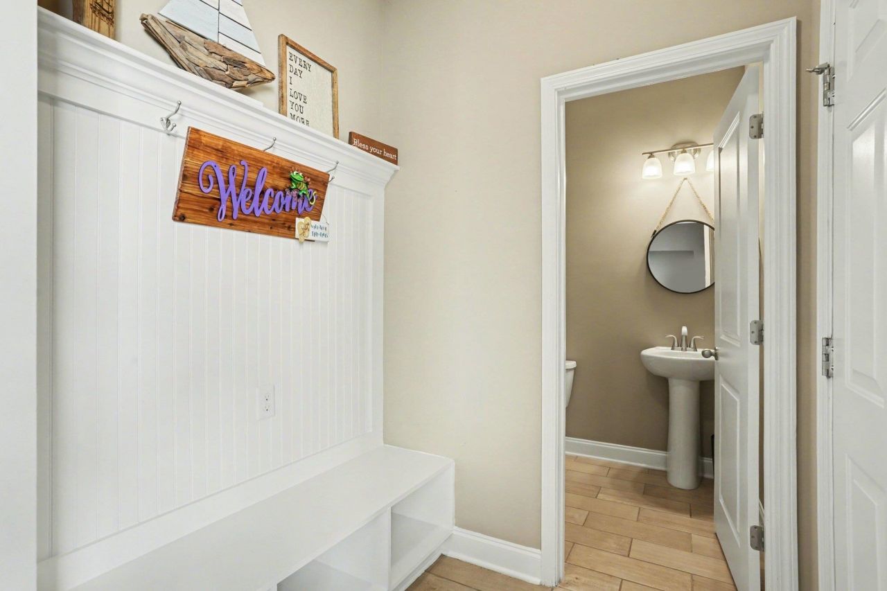 51 Hyacinth Loop Photo 22