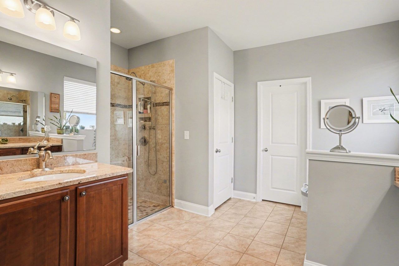 51 Hyacinth Loop Photo 26