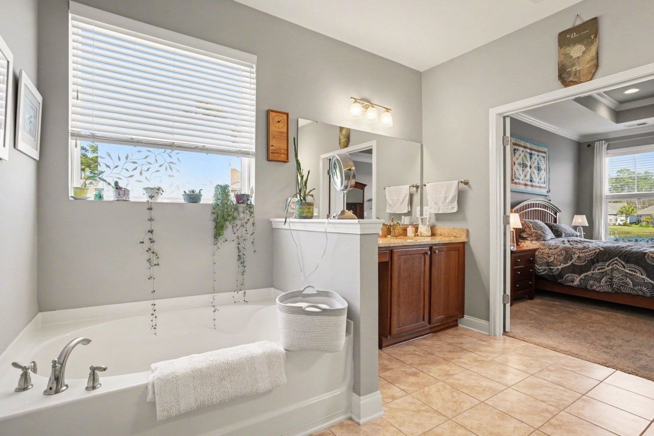 51 Hyacinth Loop Photo 27