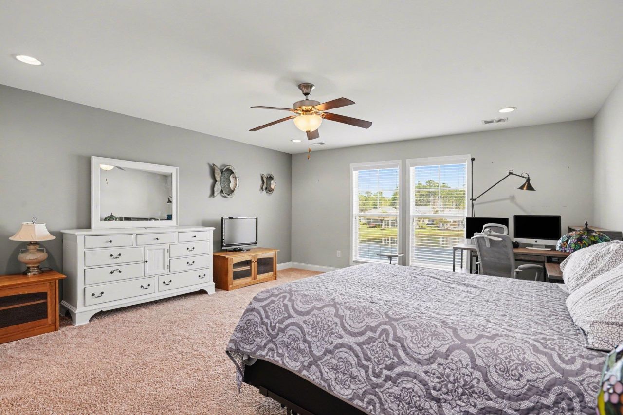 51 Hyacinth Loop Photo 32