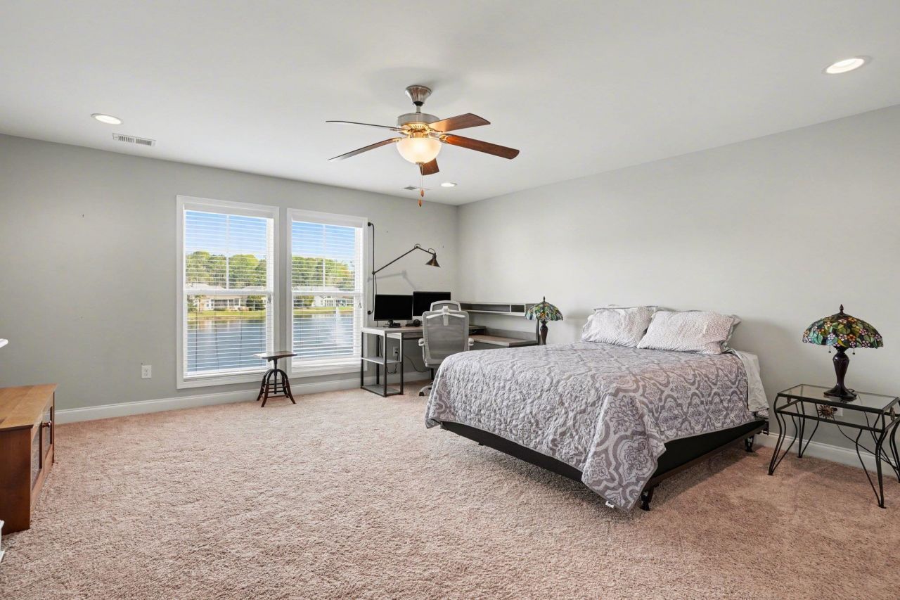 51 Hyacinth Loop Photo 33