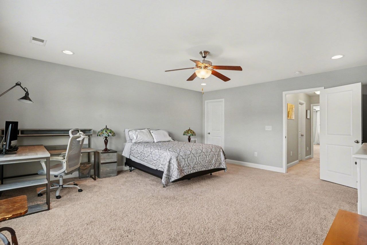 51 Hyacinth Loop Photo 34