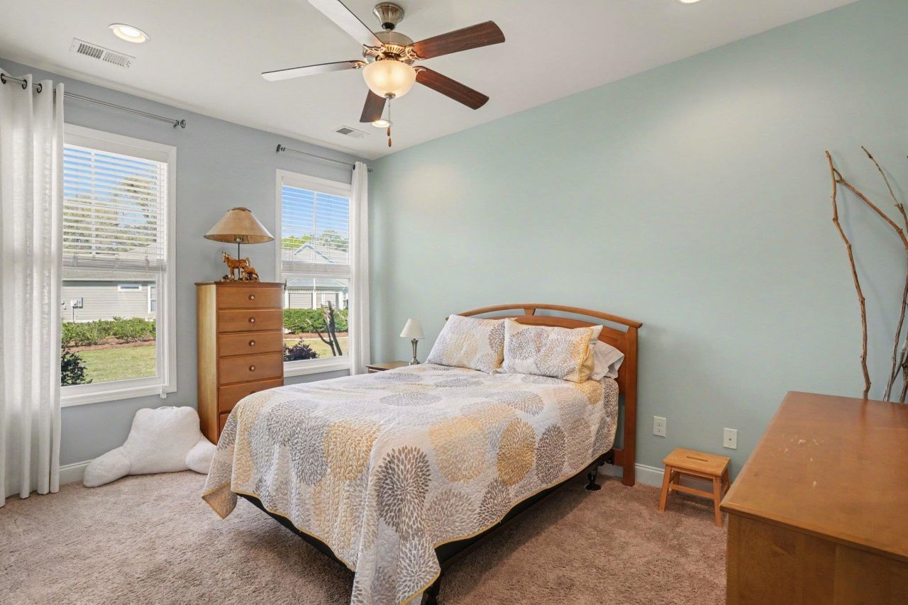 51 Hyacinth Loop Photo 35