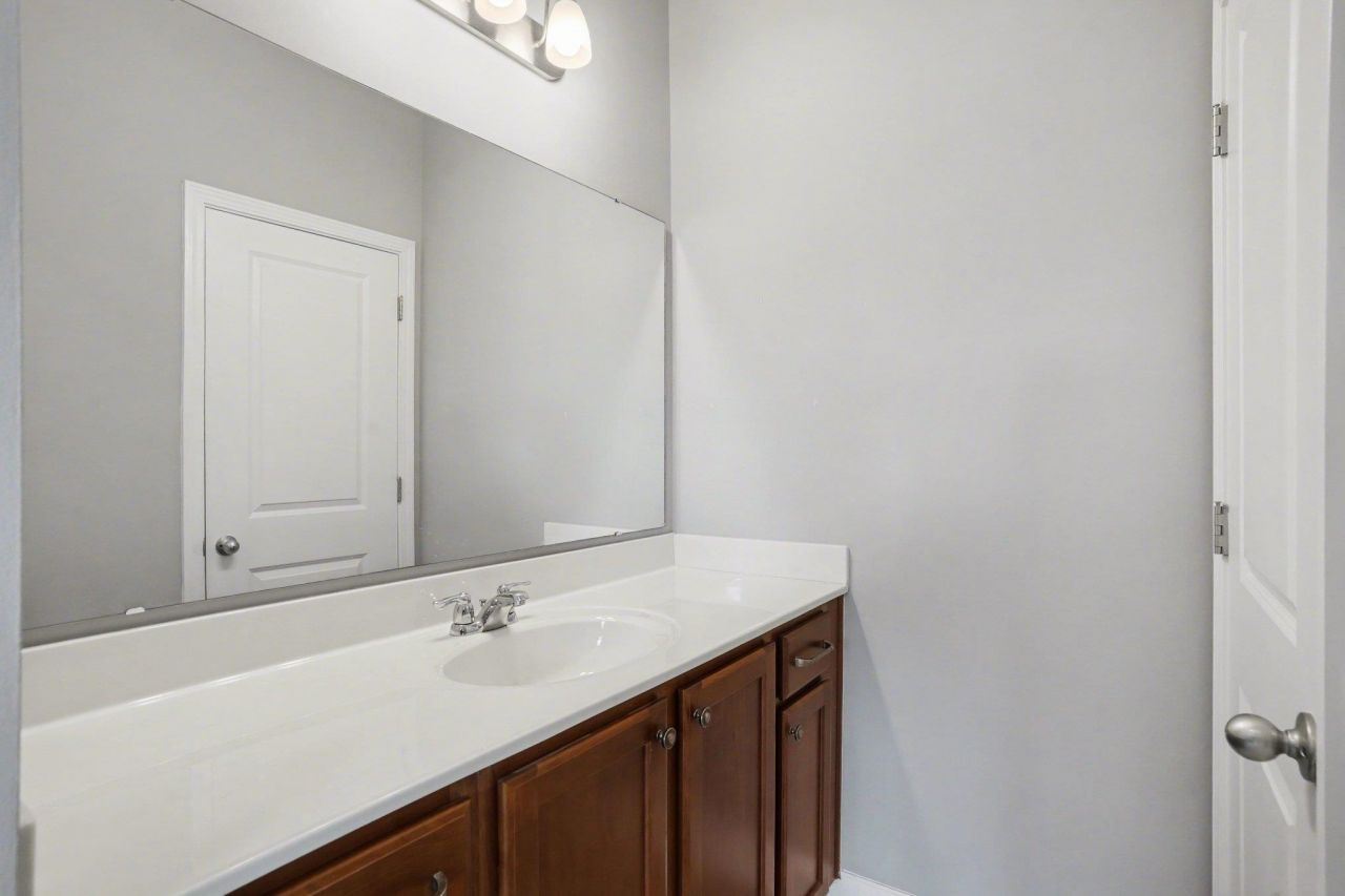 51 Hyacinth Loop Photo 37