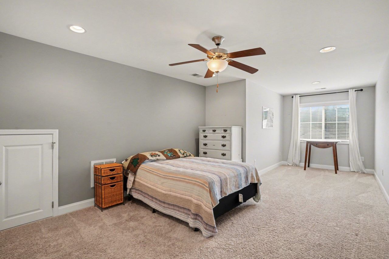 51 Hyacinth Loop Photo 40