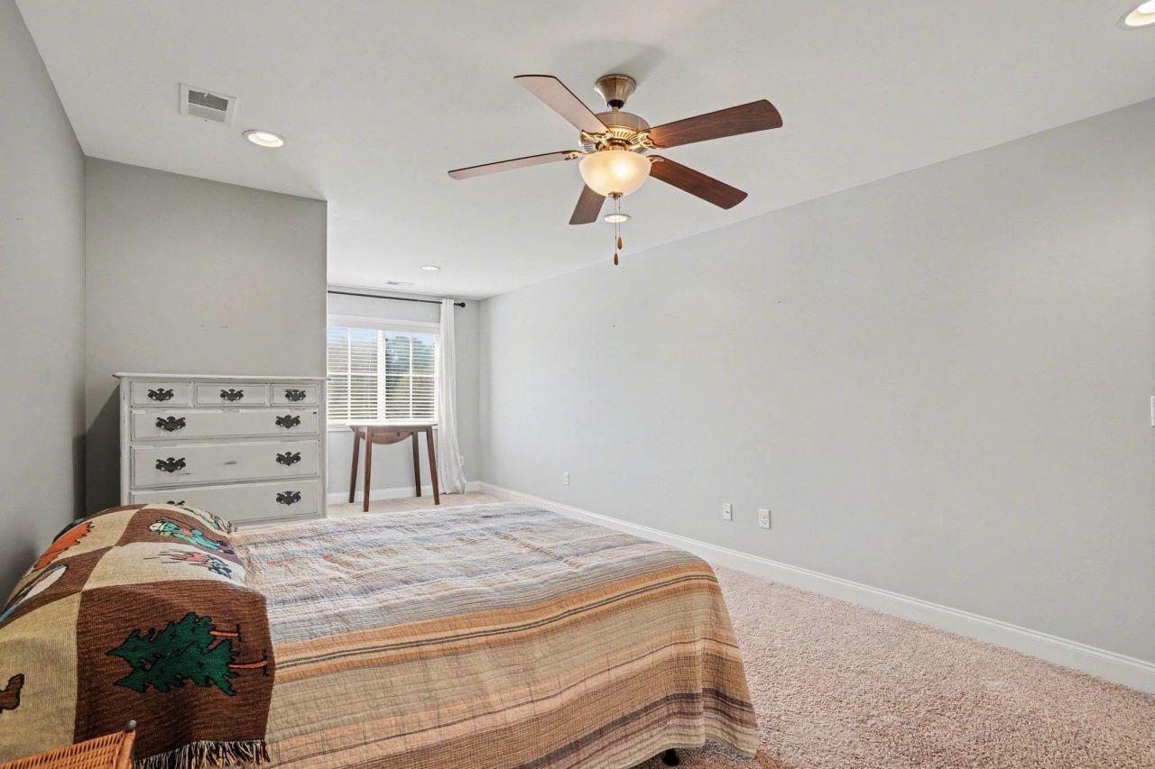 51 Hyacinth Loop Photo 41