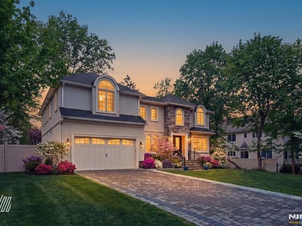 8 Ranch Lane, CLOSTER, NJ 07624