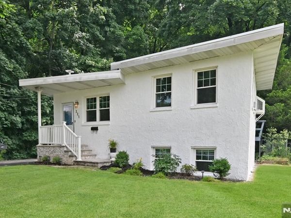 221 Lakeview Drive, RIDGEWOOD, NJ 07450