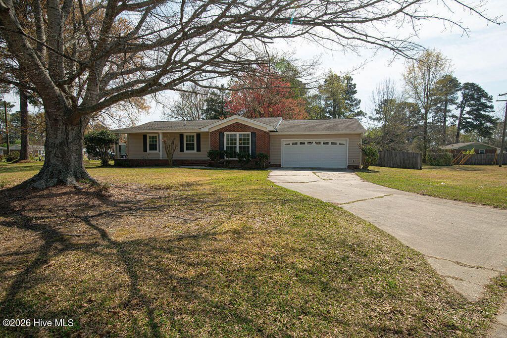 2 Yorkshire Drive, Jacksonville, NC 28546 Main Photo