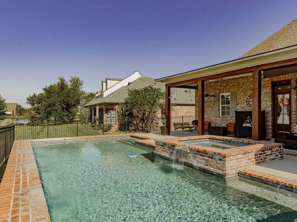 2402 S Turnberry Ave, Zachary, LA 70791