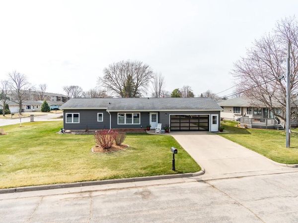 3814 Holly PLACE, La Crosse, WI 54601