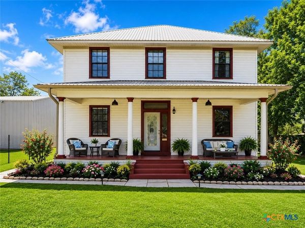 205 Hubbard Street, Yoakum, TX 77995
