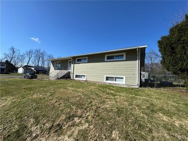2221 Mott Road, Unit 1, Baldwinsville, NY 13027