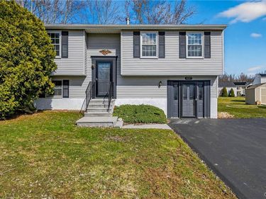 8237 Mantova Drive, Clay, NY 13041