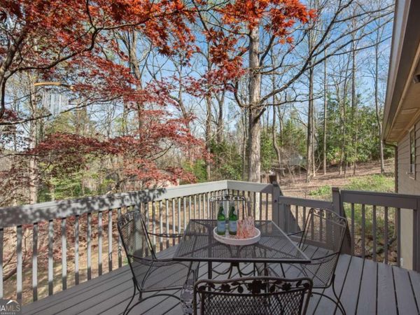 126 E Lake Drive, Roswell, GA 30075