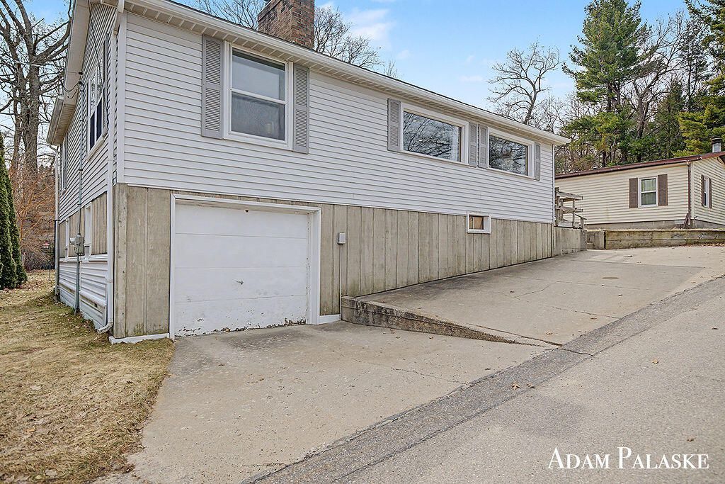 8457 Brower Lake Drive Ne, Rockford, MI 49341 Main Photo