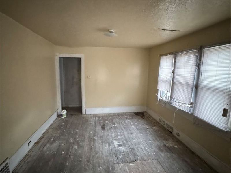 563 E 103rd Street , Cleveland, OH 44108 Photo 5