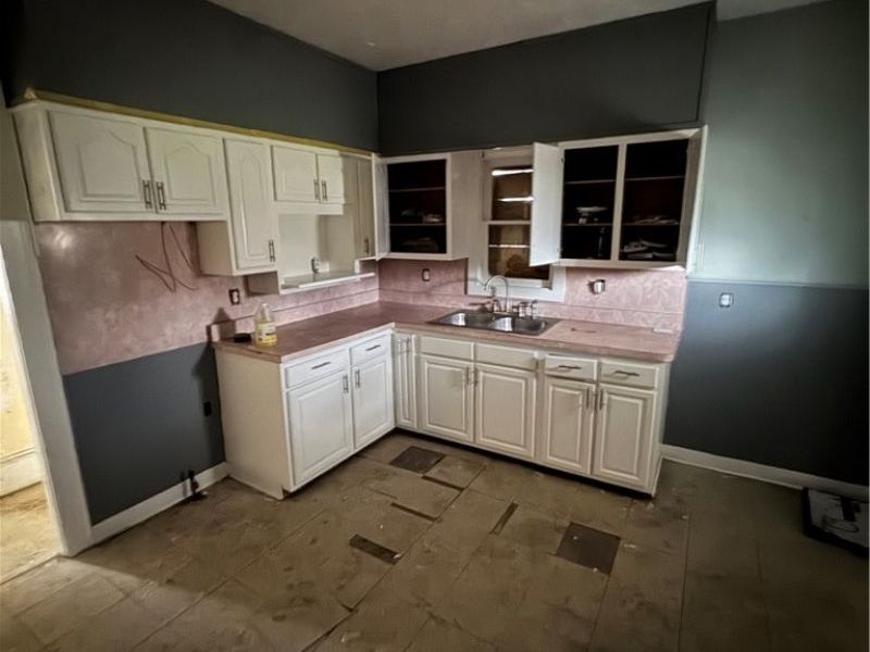 563 E 103rd Street , Cleveland, OH 44108 Photo 8