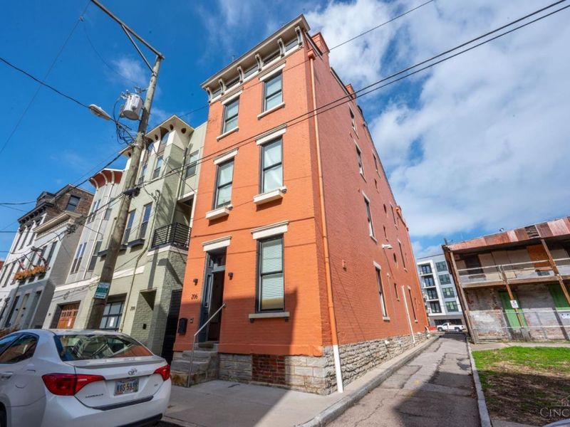 206 Wade Street, Cincinnati, OH 45202 Photo 1