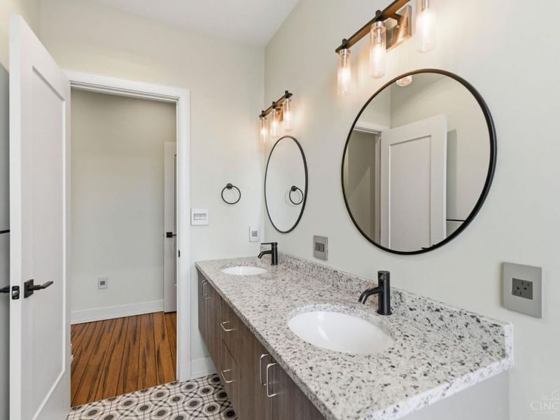 206 Wade Street, Cincinnati, OH 45202 Photo 16