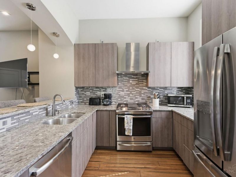 206 Wade Street, Cincinnati, OH 45202 Photo 2