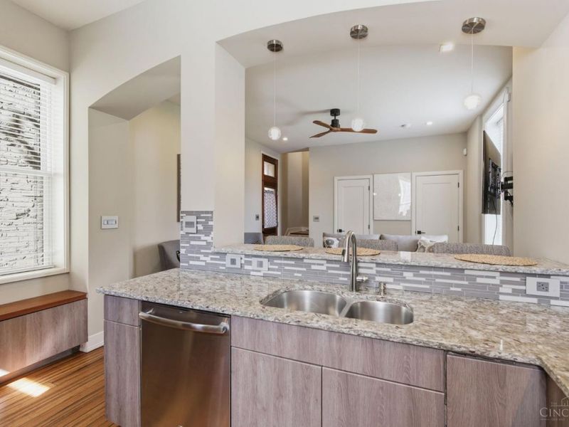 206 Wade Street, Cincinnati, OH 45202 Photo 4