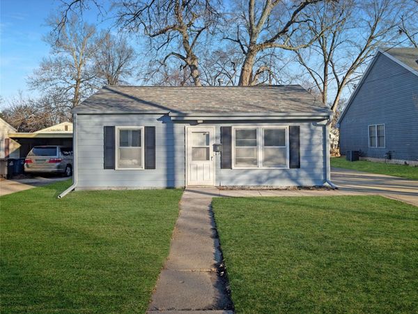 4117 5th Avenue , Des Moines, IA 50313