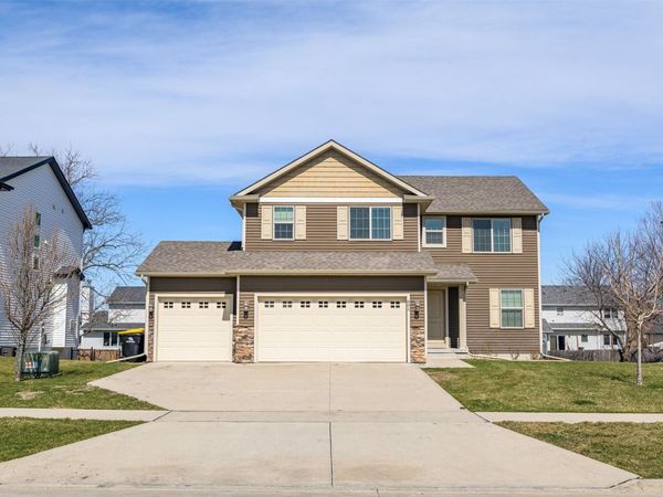 885 Northview Drive , Waukee, IA 50263