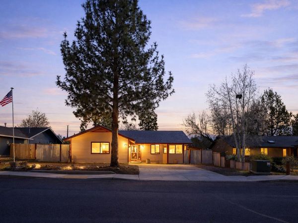 1449 SE Lostine Circle, Bend, OR 97702