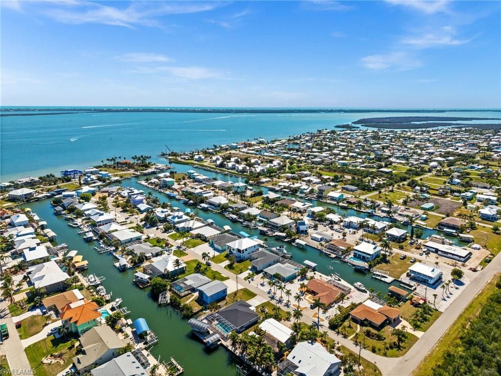 2443 Carambola Ln, Saint James City, FL 33956 Photo