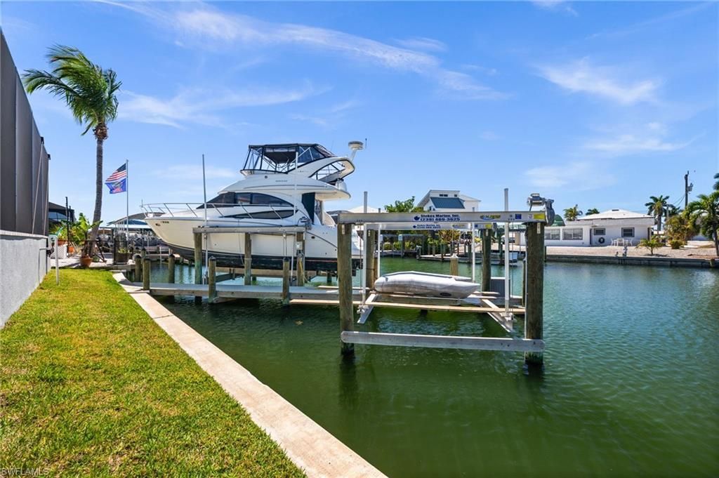 2443 Carambola Ln, Saint James City, FL 33956 Photo