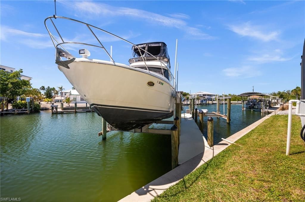 2443 Carambola Ln, Saint James City, FL 33956 Photo