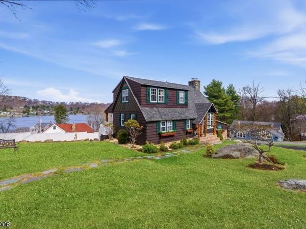 270 Springbrook Trl, Sparta, NJ 07871