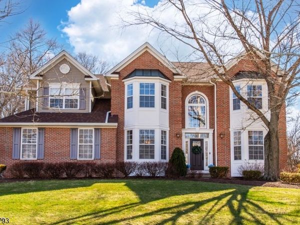 38 Saunders Ln, Mount Olive, NJ 07840