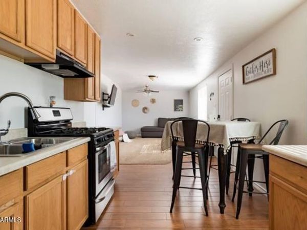 6320 W MITCHELL Drive, Phoenix, AZ 85033