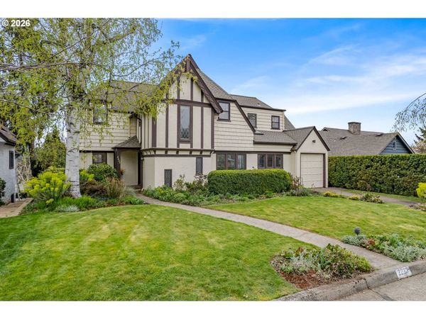 2223 OLIVE ST, Eugene, OR 97401