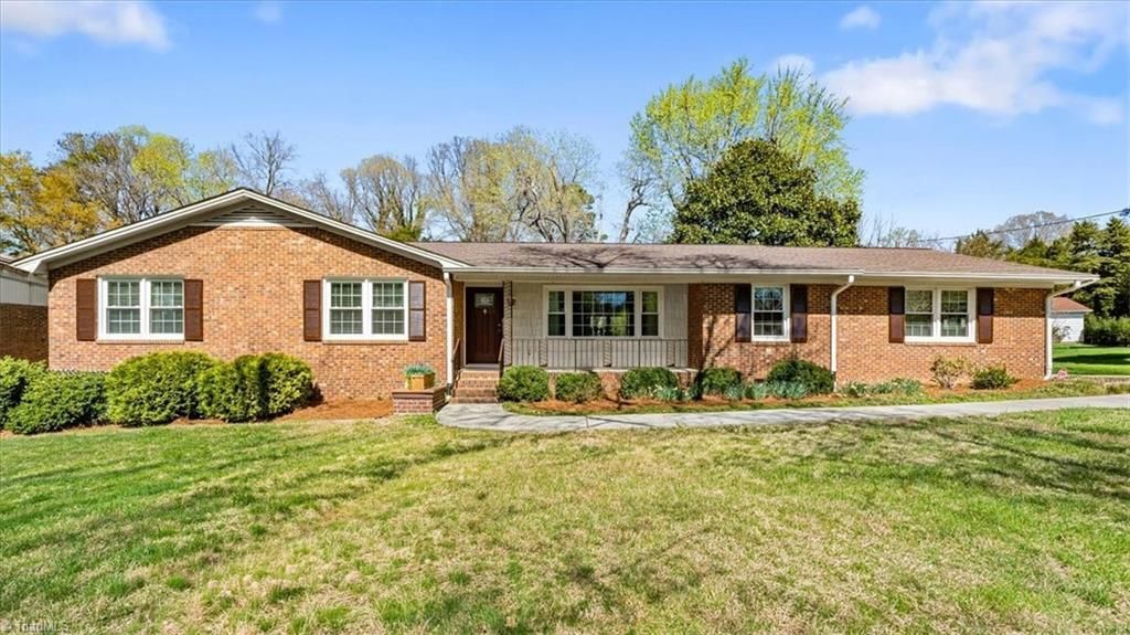 220 Cedarwood Drive, Jamestown, NC 27282 Main Photo