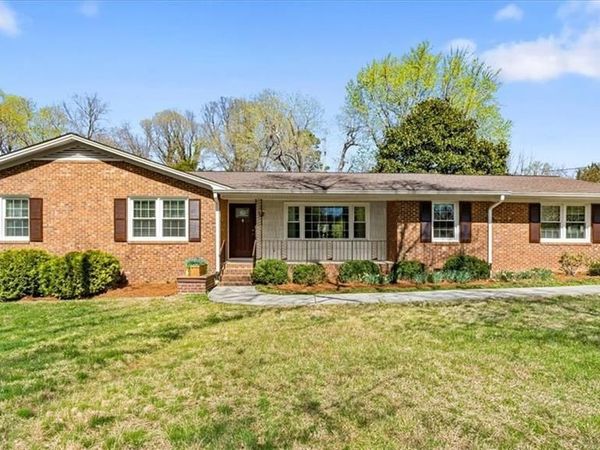 220 Cedarwood Drive, Jamestown, NC 27282