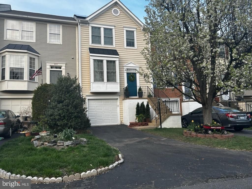 207 Knollwood Court, Stafford, VA 22554 Main Photo