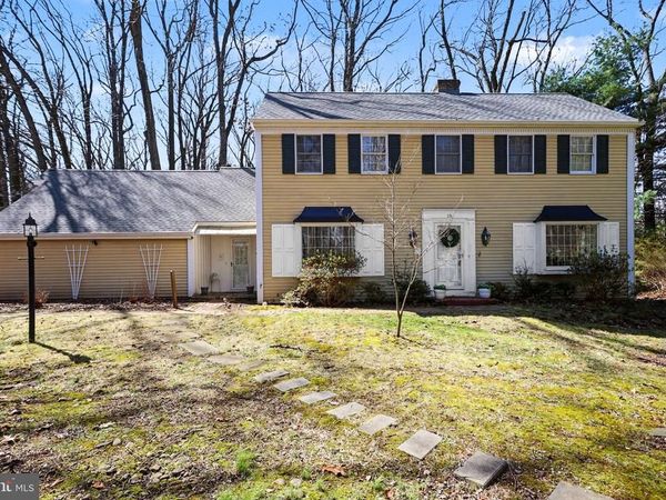 10 DOGWOOD DRIVE, HERSHEY, PA 17033