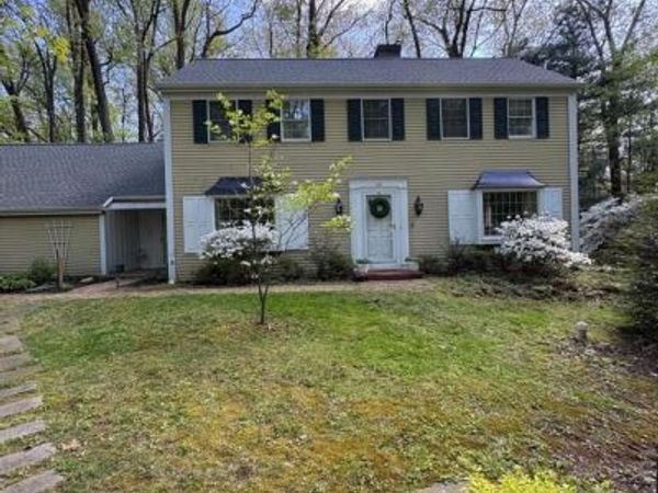 10 DOGWOOD DRIVE, HERSHEY, PA 17033