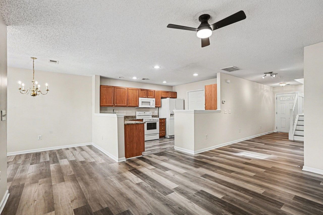 1037 Stanton Pl. Photo 4