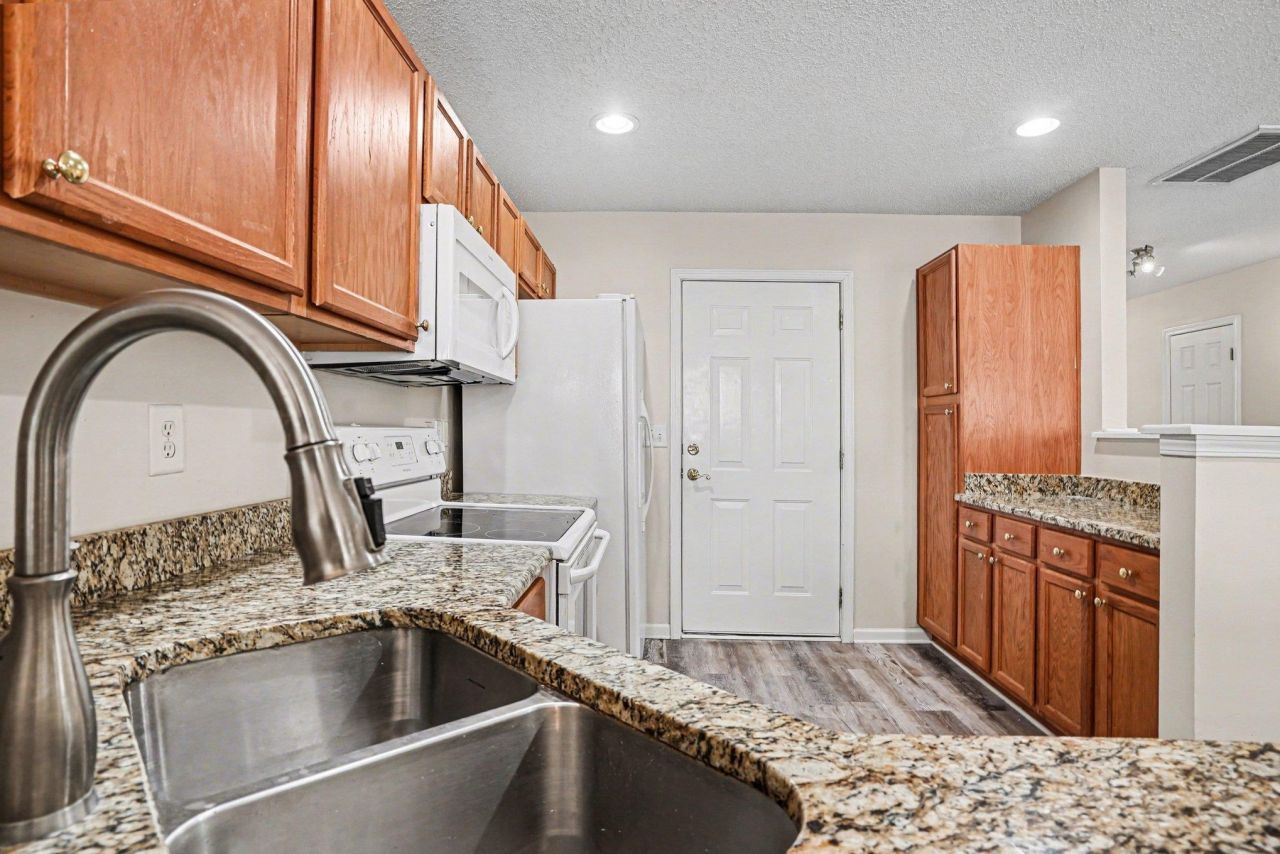 1037 Stanton Pl. Photo 9