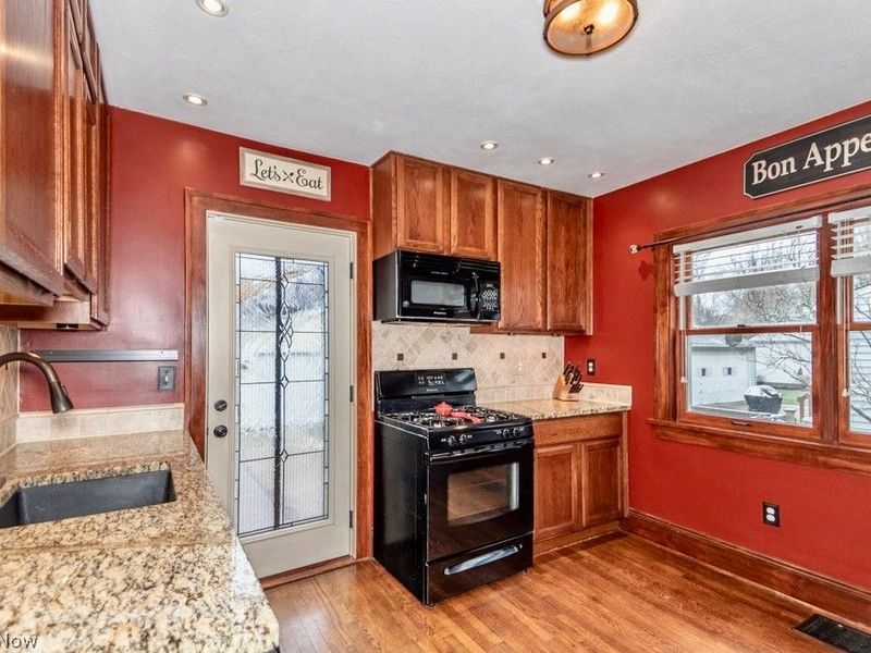 1383 Churchill Road, Lyndhurst, OH 44124 Photo 12