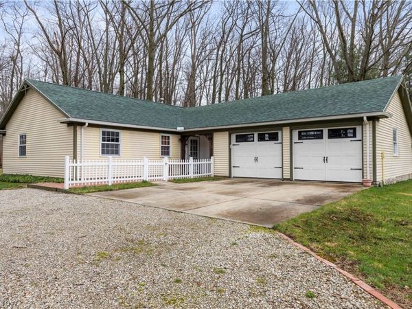 11923 Green Road , Wakeman, OH 44889