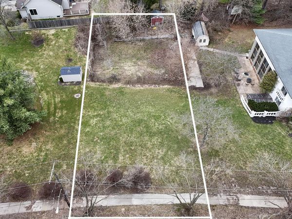 1217 El Camino Drive NW, Grand Rapids, MI 49504