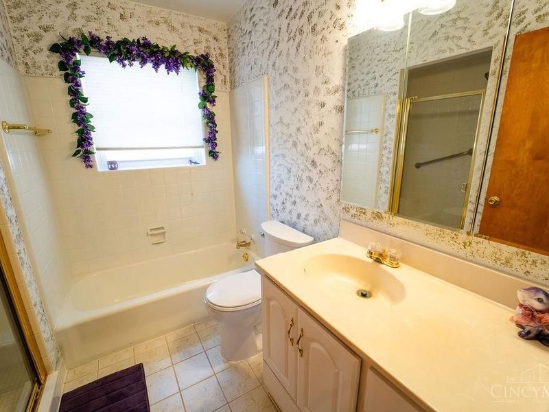 3323 Bellehaven Court, Green Township, OH 45248 Photo 16