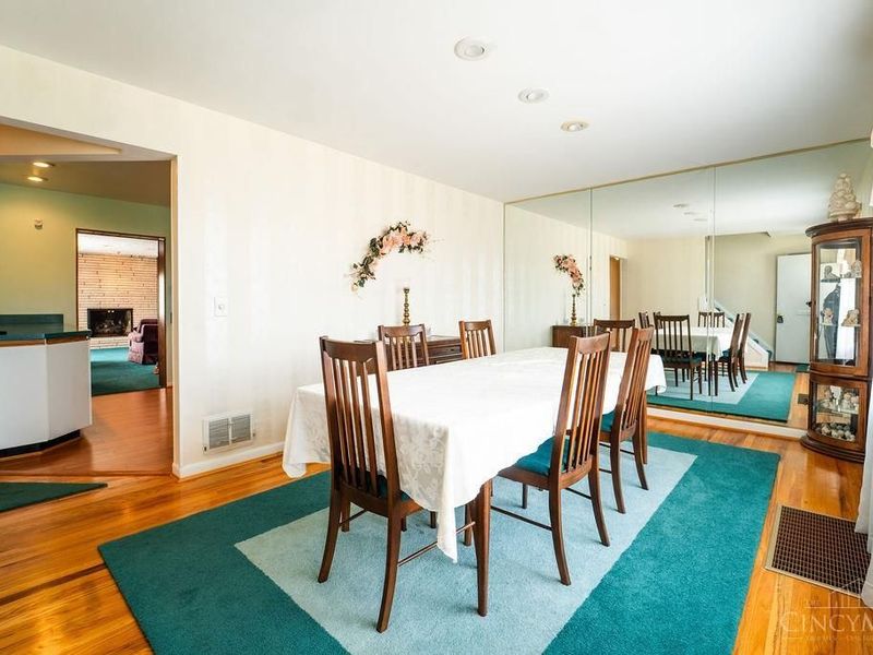 3323 Bellehaven Court, Green Township, OH 45248 Photo 2