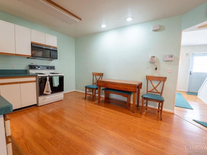 3323 Bellehaven Court, Green Township, OH 45248 Photo 4