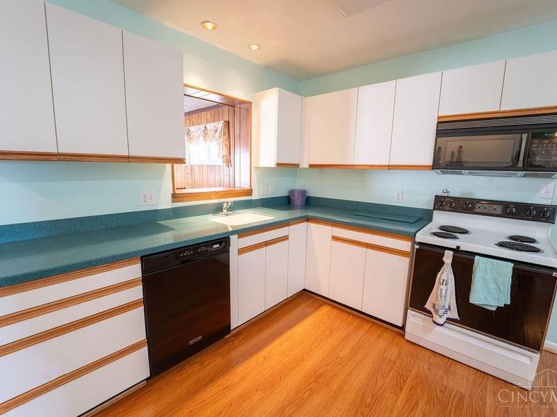 3323 Bellehaven Court, Green Township, OH 45248 Photo 5